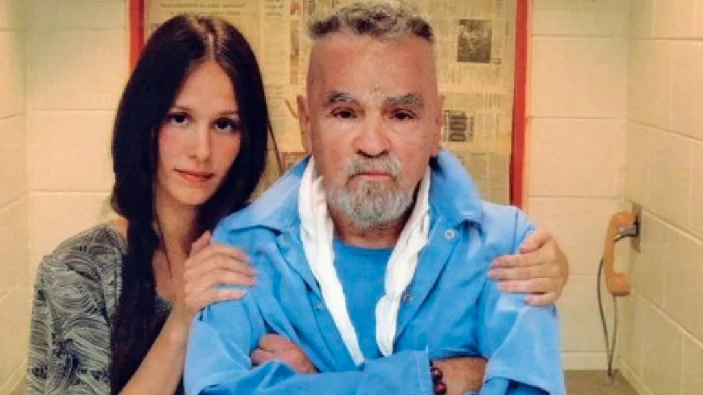 ชาร์ล แมนสัน (Charles Manson) และ แอฟตัน อีเลน แบอร์ตัน (Afton Elaine Burton)