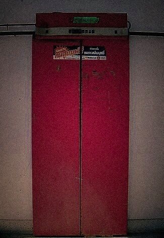 ตำนานลิฟต์แดง ท่าพระจันทร์