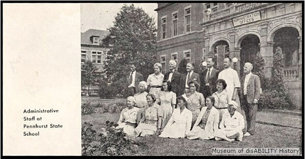 เจ้าหน้าที่ในโรงพยาบาลเพนเฮิร์ส